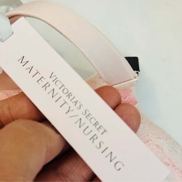 Victorias Secret Supersoft Body
Maternity Nursing Wireless lace bra - Picture 6 of 11